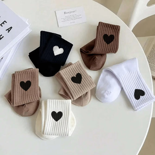 Lot de trois chaussettes pour femmes.