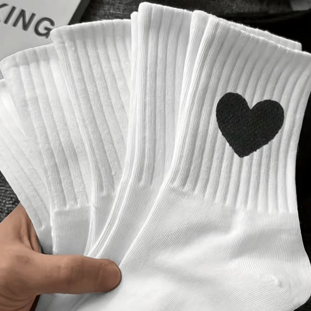 Lot de trois chaussettes pour femmes.